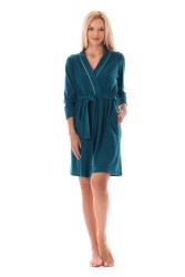 Lehký letní župan Bari s elegantní légou a bílým lemováním.